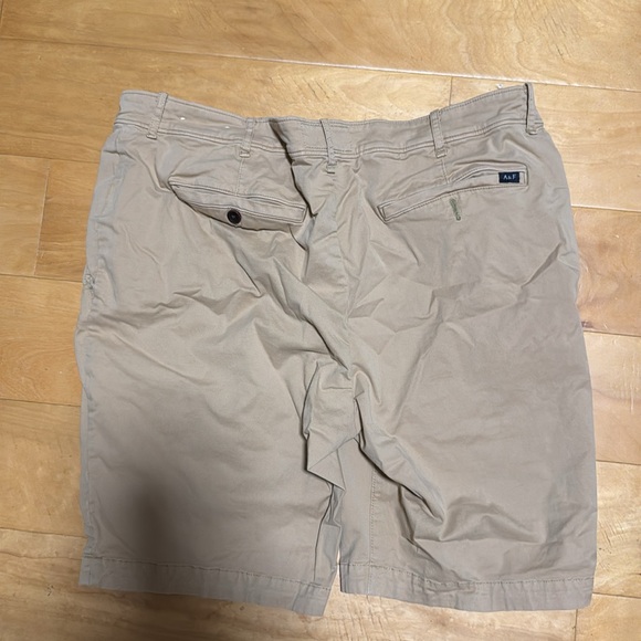 Abercrombie & Fitch Khaki Shorts size 36 - Picture 2 of 4